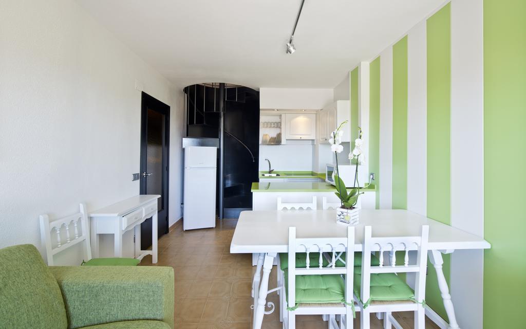 Apartamentos Salles Beach Л'Эстартит Номер фото