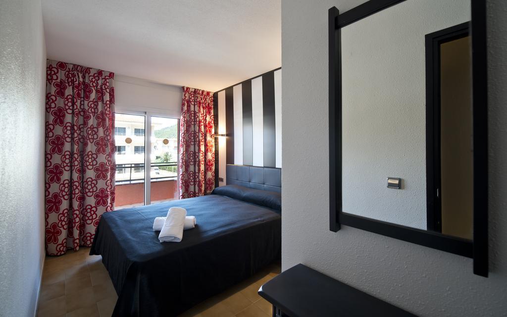 Apartamentos Salles Beach Л'Эстартит Номер фото