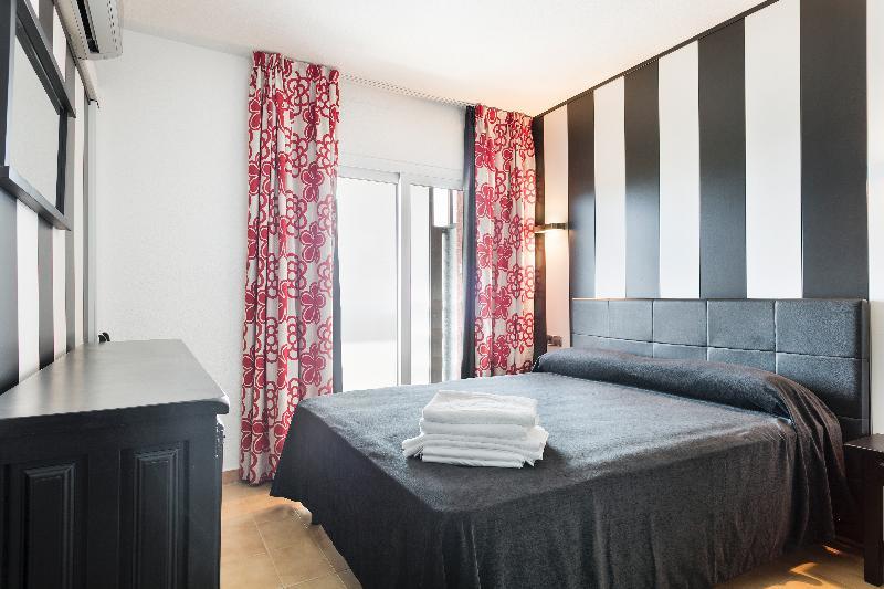 Apartamentos Salles Beach Л'Эстартит Экстерьер фото