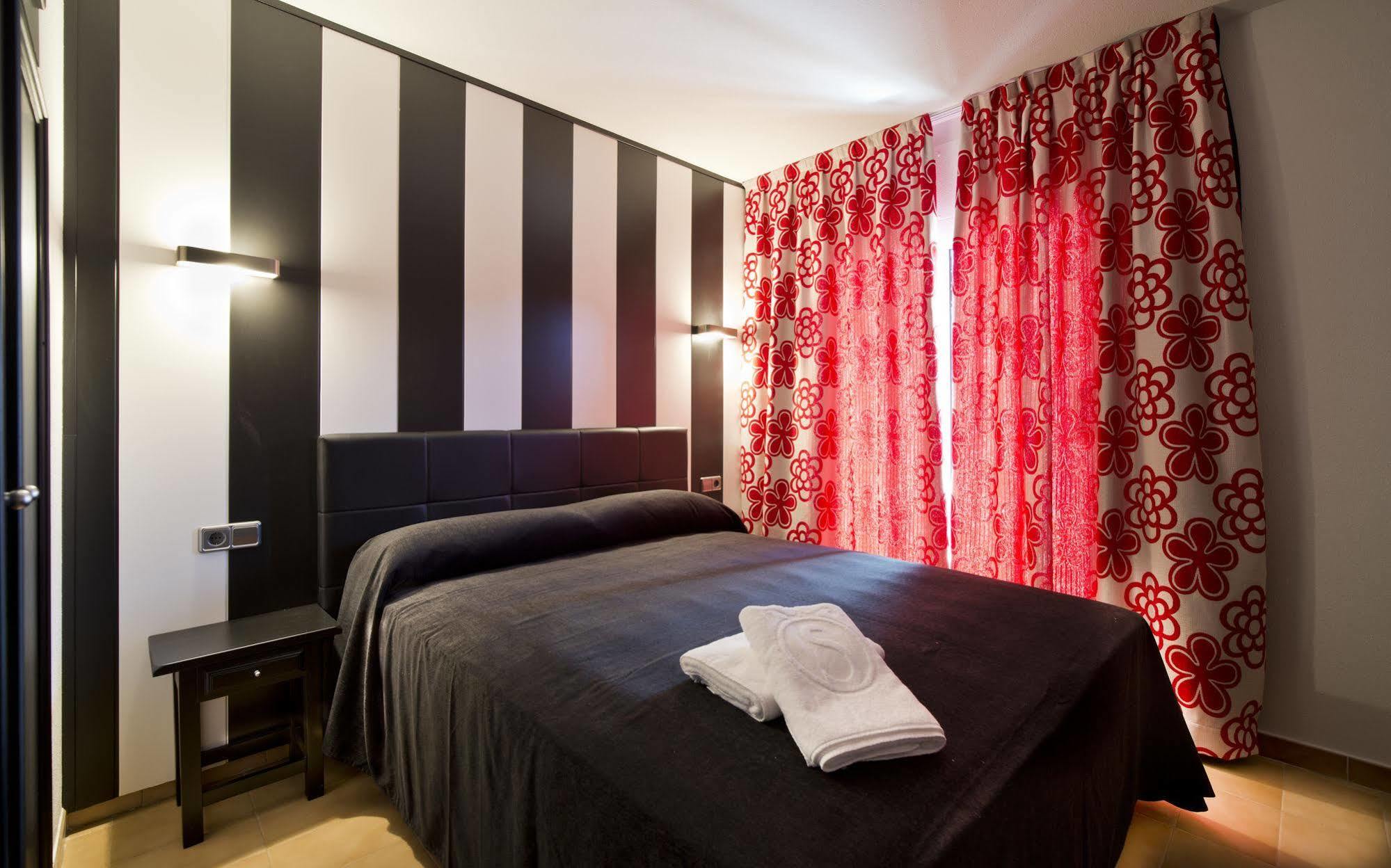 Apartamentos Salles Beach Л'Эстартит Экстерьер фото