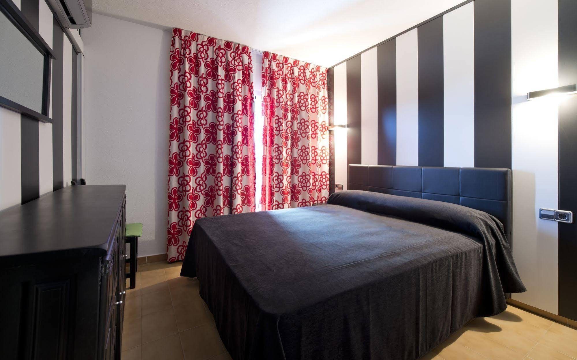 Apartamentos Salles Beach Л'Эстартит Экстерьер фото